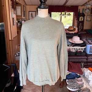 Woman’s TOSCANO made in Italy 100% wool green sweater.